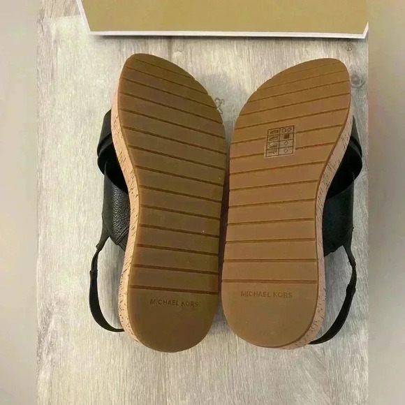 MICHAEL KORS - Easton Sandal Black 8 - Picture 3 of 12